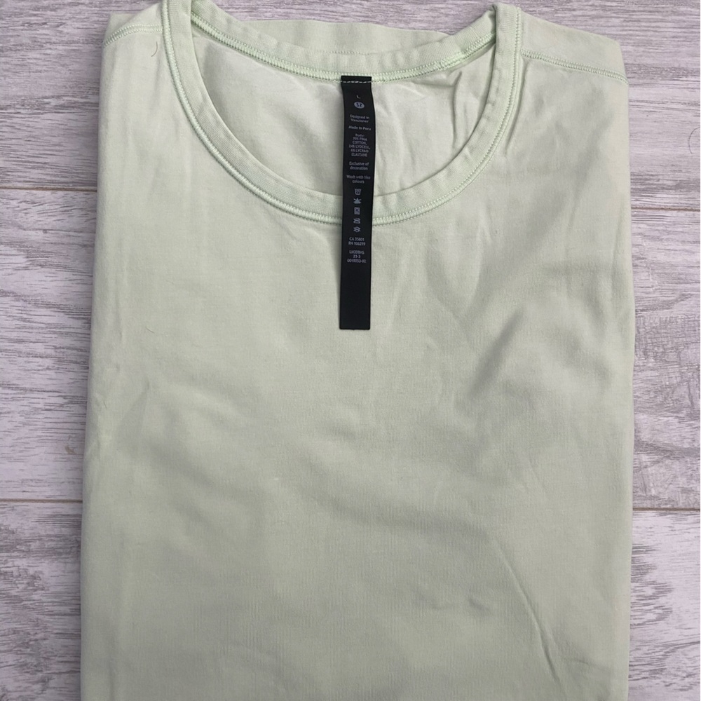 Lululemon 5yr basic T-shirt - Large